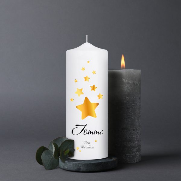 Auf dem Bild ist das Produkt: Trauerkerze goldene Sterne, personalisiert mit Namen und Trauerspruch zum Preis von €19.9 abgebildet.