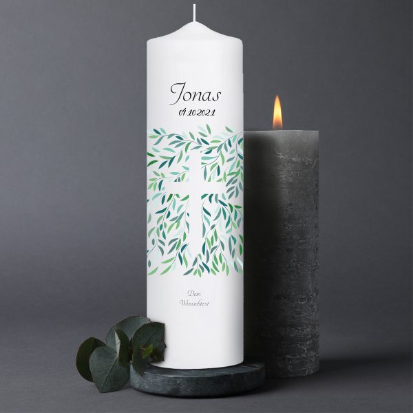 Auf dem Bild ist das Produkt: Trauerkerze Kreuz aus Blättern, personalisiert mit Namen und Datum, Trauerspruch zum Preis von €5.9 abgebildet.