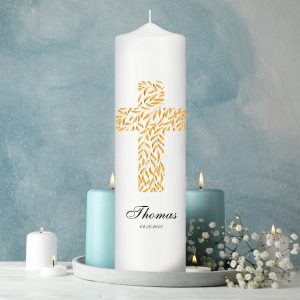 Auf dem Bild ist das Produkt: Trauerkerze Kreuz aus goldenen Blättern, personalisiert mit Namen und Datum zum Preis von €5.9 abgebildet.