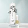 Auf dem Bild ist das Produkt: Trauerkerze schwarze filigrane Blume, personalisiert mit Namen und Datum zum Preis von €5.9 abgebildet.