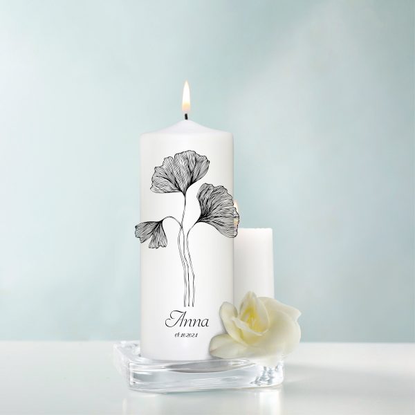 Auf dem Bild ist das Produkt: Trauerkerze schwarze filigrane Blume, personalisiert mit Namen und Datum zum Preis von €5.9 abgebildet.