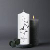Auf dem Bild ist das Produkt: Trauerkerze Vögel Möwen personalisiert mit Namen und Datum Grabkerze Kerze Sternenkind zum Preis von €5.9 abgebildet.