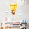 Auf dem Bild ist das Produkt: Wandtattoo Kinderzimmer Fuchs im Heißluftballon mit Wolken und Sternen Dekoration Babyzimmer zum Preis von €29.9 abgebildet.