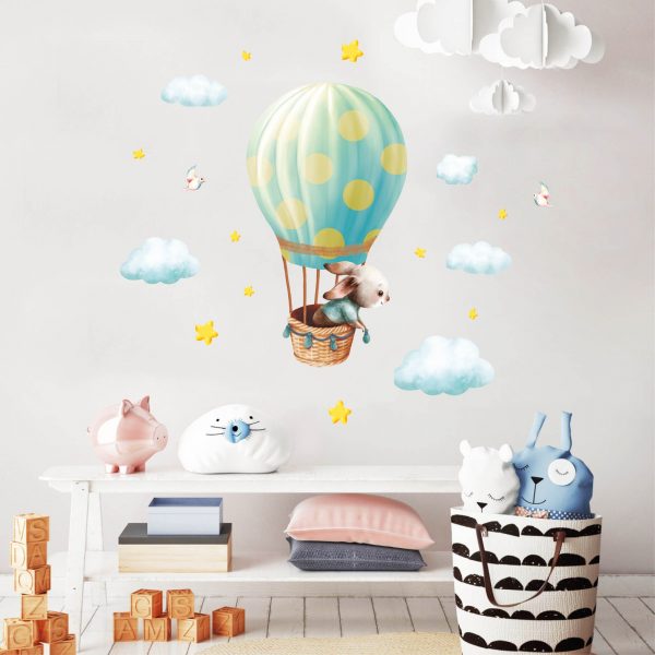 Auf dem Bild ist das Produkt: Wandtattoo Kinderzimmer Hase im Heißluftballon mit Wolken und Sternen Dekoration Babyzimmer zum Preis von €29.9 abgebildet.