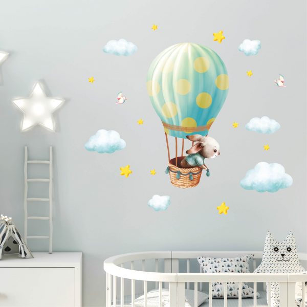Auf dem Bild ist das Produkt: Wandtattoo Kinderzimmer Hase im Heißluftballon mit Wolken und Sternen Dekoration Babyzimmer zum Preis von €29.9 abgebildet.