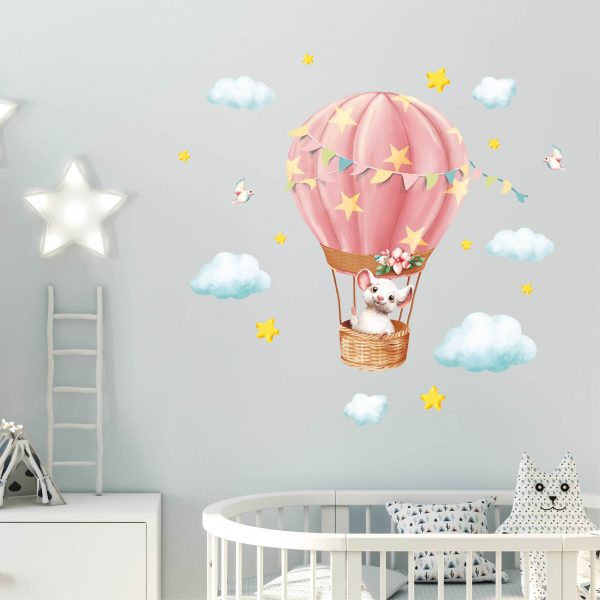 Auf dem Bild ist das Produkt: Wandtattoo Kinderzimmer Maus im Heißluftballon mit Wolken und Sternen Dekoration Babyzimmer zum Preis von €29.9 abgebildet.