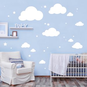 Auf dem Bild ist das Produkt: Wandtattoo Kinderzimmer Wolken Sterne Wandsticker Set – Farbe weiß zum Preis von €22.90 abgebildet.
