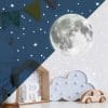 Auf dem Bild ist das Produkt: Leuchtmond und 350 Stk fluoreszierende Sterne und Punkte leuchten im Dunklen, Wandtattoo Wandaufkleber Kinderzimmer zum Preis von €13.90 abgebildet.