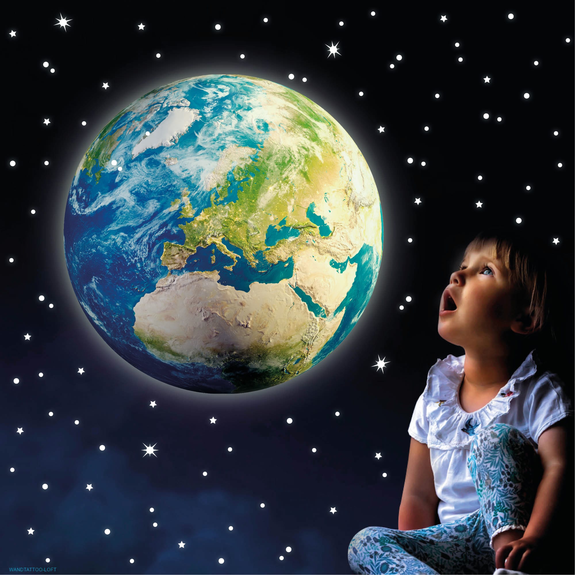 Auf dem Bild ist das Produkt: Leuchtaufkleber Erde Erdkugel leuchtend und 350 Stk fluoreszierende Sterne und Punkte leuchten im Dunklen zum Preis von €9.9 abgebildet.