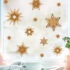 Auf dem Bild ist das Produkt: Fensterbild Weihnachten Set Sterne in Holzoptik Fensteraufkleber Weihnachtsdekoration wiederverwendbar zum Preis von €13.90 abgebildet.