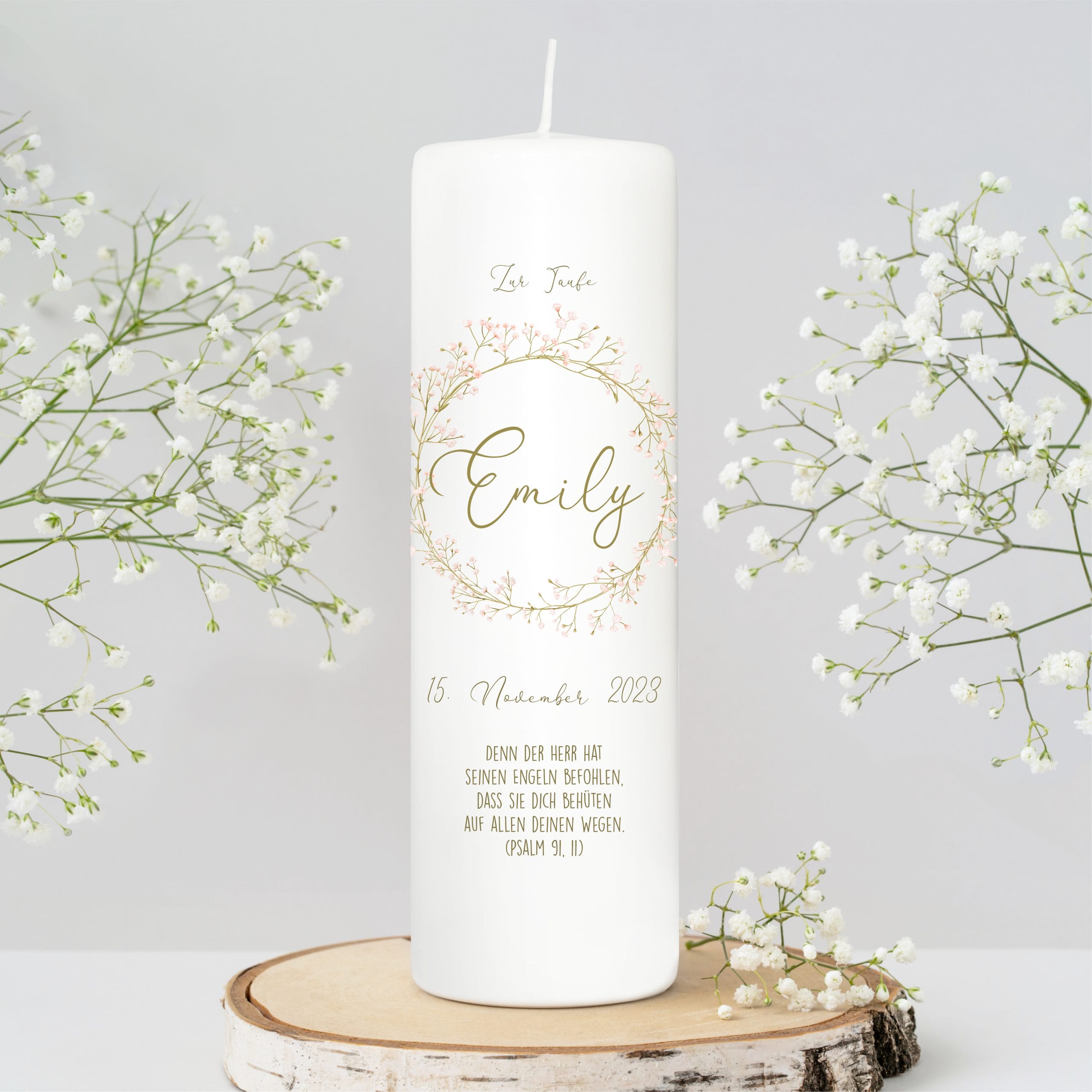 Auf dem Bild ist das Produkt: Taufkerze Kerze Junge Mädchen Kranz aus kleinen Gypsophila Blumen pastell mit Namen, Datum und ggf. Taufspruch zum Preis von €5.90 abgebildet.