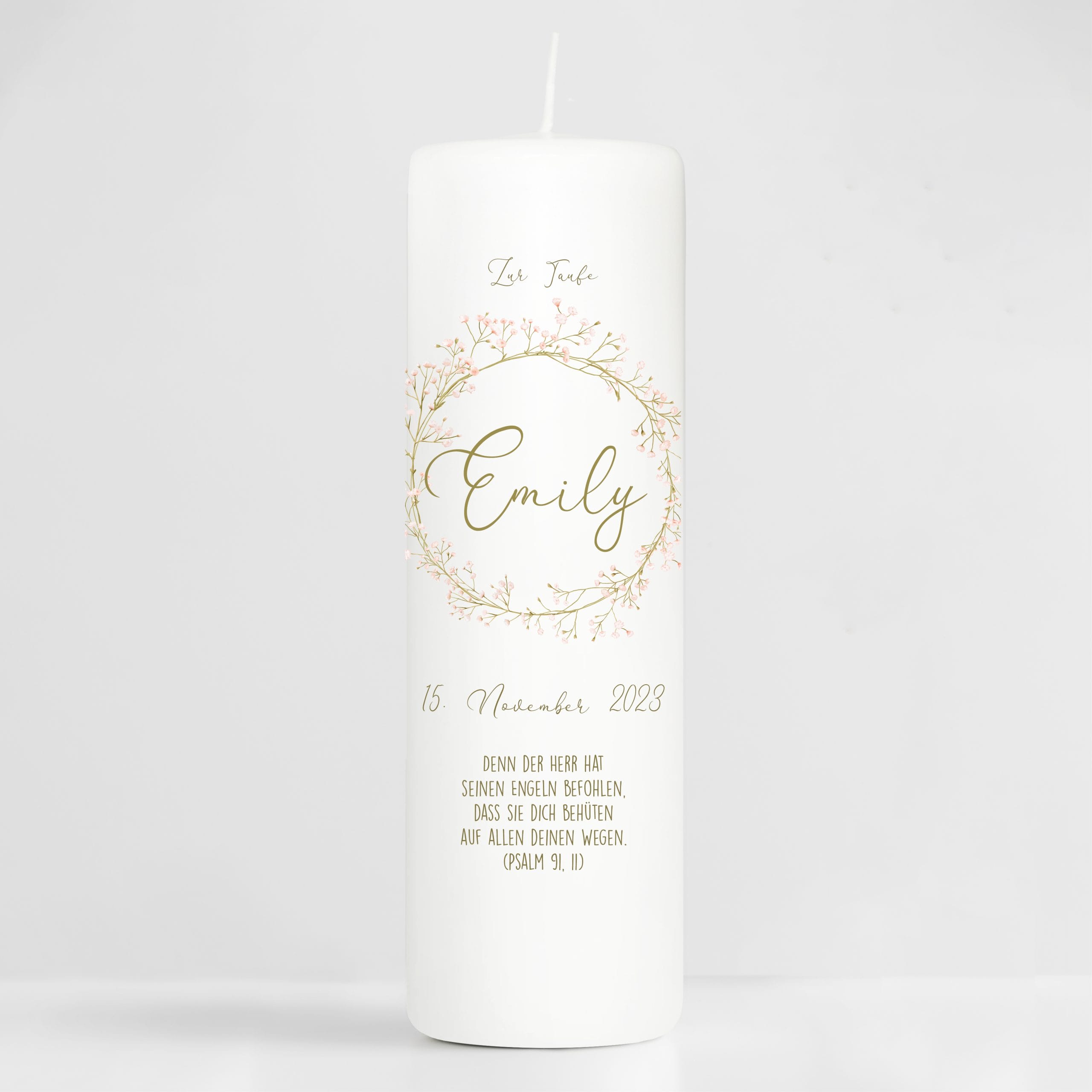 Auf dem Bild ist das Produkt: Taufkerze Kerze Junge Mädchen Kranz aus kleinen Gypsophila Blumen pastell mit Namen, Datum und ggf. Taufspruch zum Preis von €5.90 abgebildet.