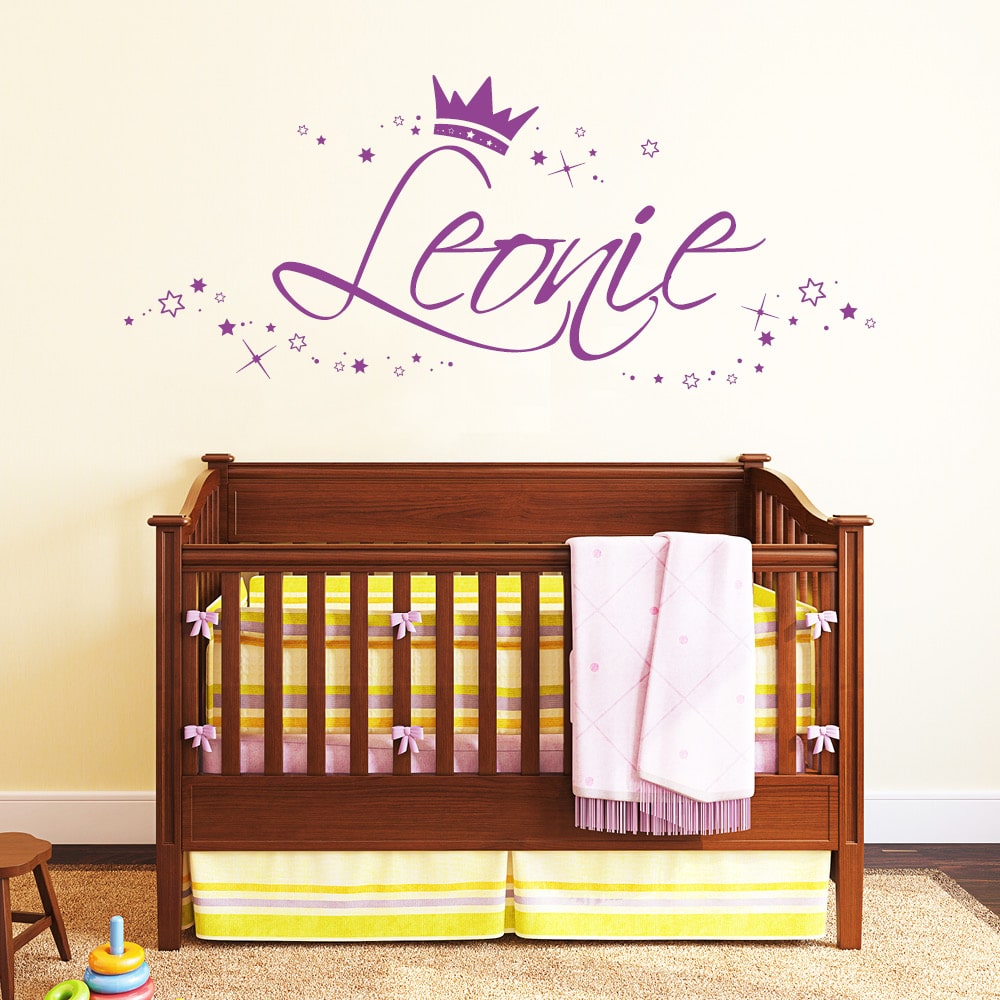 Auf dem Bild ist das Produkt: Wandtattoo Wunschname Mädchen Wandsticker Geschenk Dekoration Kinderzimmer zum Preis von €22.90 abgebildet.