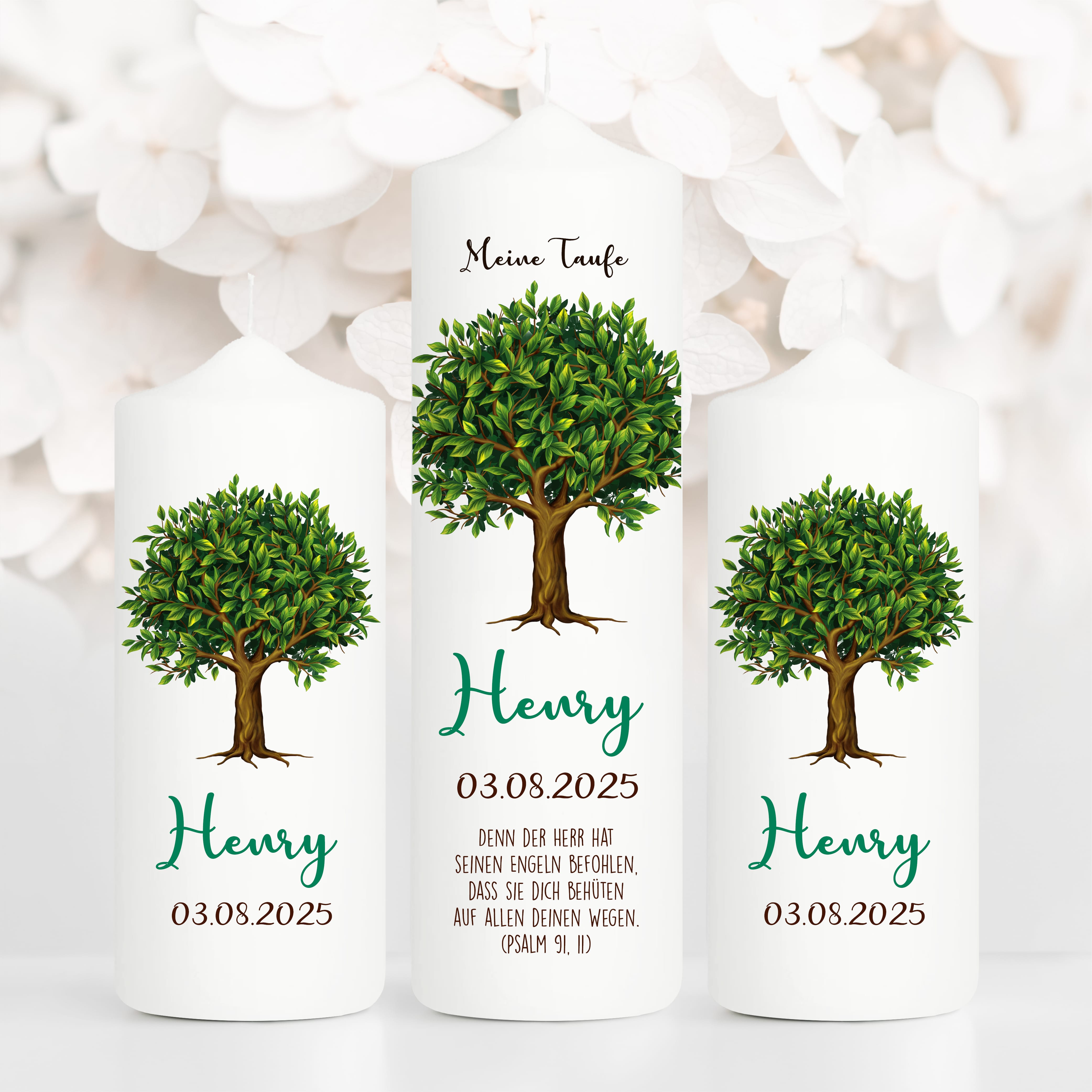 Auf dem Bild ist das Produkt: Taufkerze Junge/ Mädchen Lebensbaum Kerze Baum bedruckt mit Namen, Datum und auf Wunsch eigenem, vorgegebenem oder keinem Taufspruch zum Preis von €6.40 abgebildet.