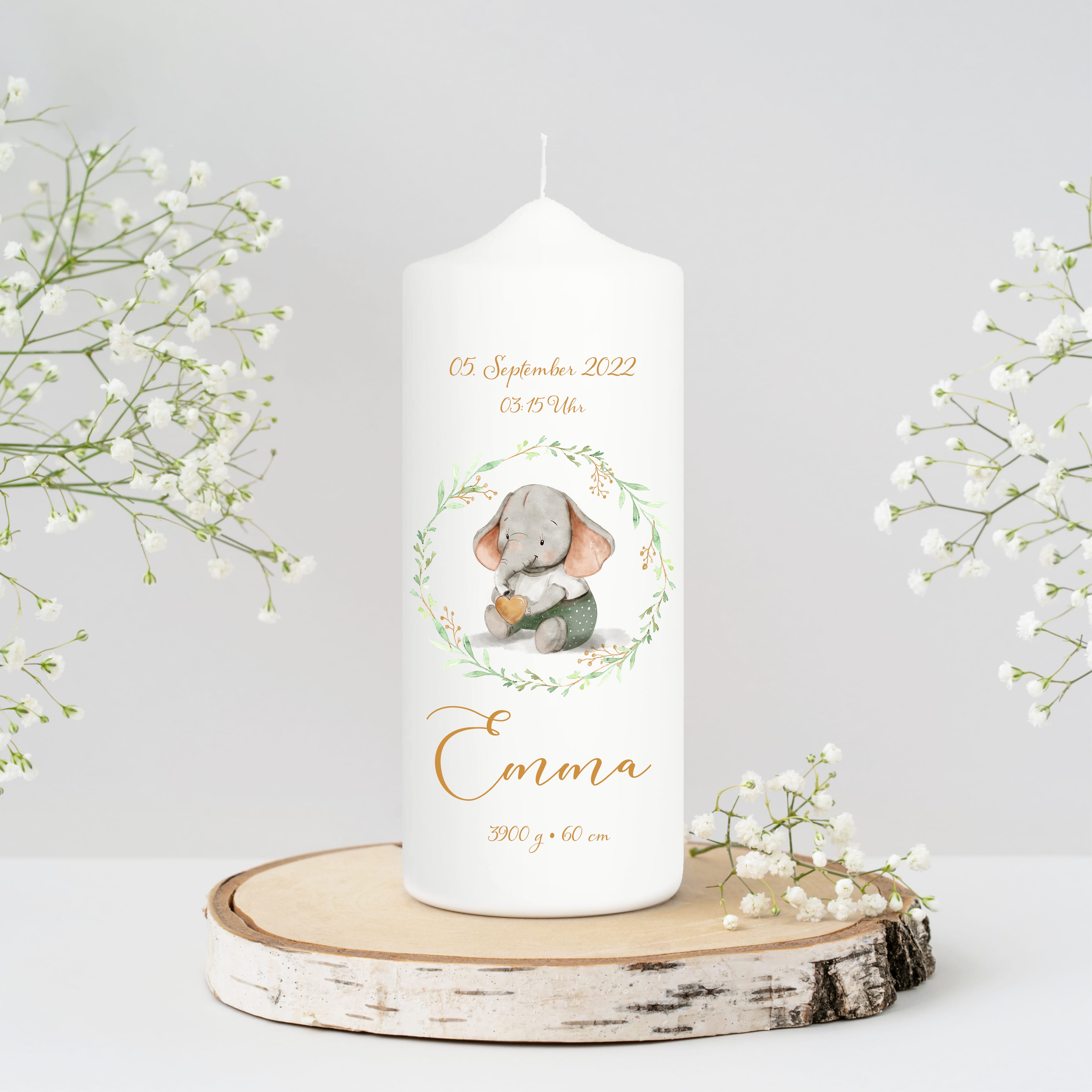 Auf dem Bild ist das Produkt: Taufkerze oder Kerze zur Geburt Junge Mädchen Elefant mit Blätterkranz pastell mit Namen, Datum Uhrzeit, Gewicht, Größe und Spruch zum Preis von €5.90 abgebildet.
