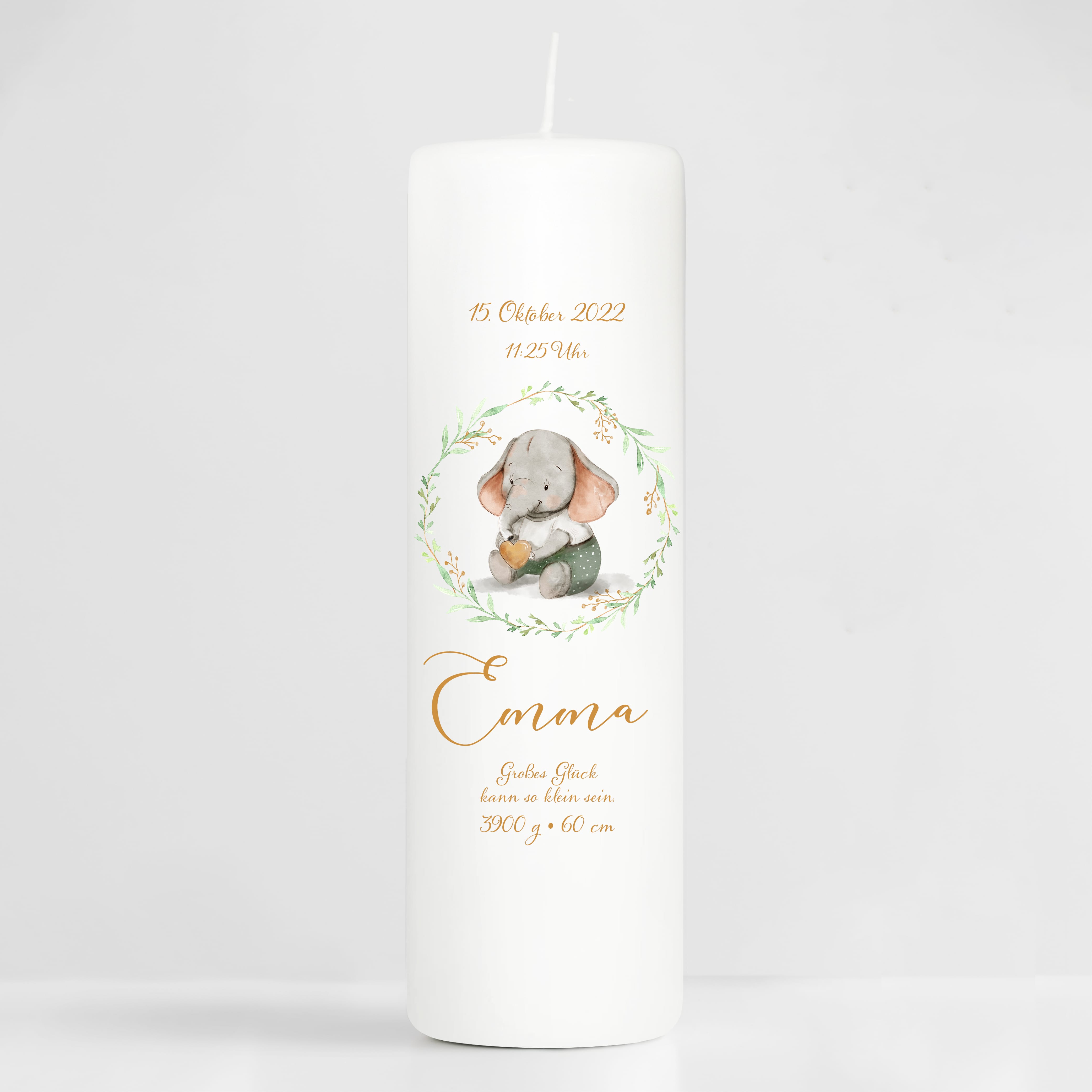 Auf dem Bild ist das Produkt: Taufkerze oder Kerze zur Geburt Junge Mädchen Elefant mit Blätterkranz pastell mit Namen, Datum Uhrzeit, Gewicht, Größe und Spruch zum Preis von €5.90 abgebildet.