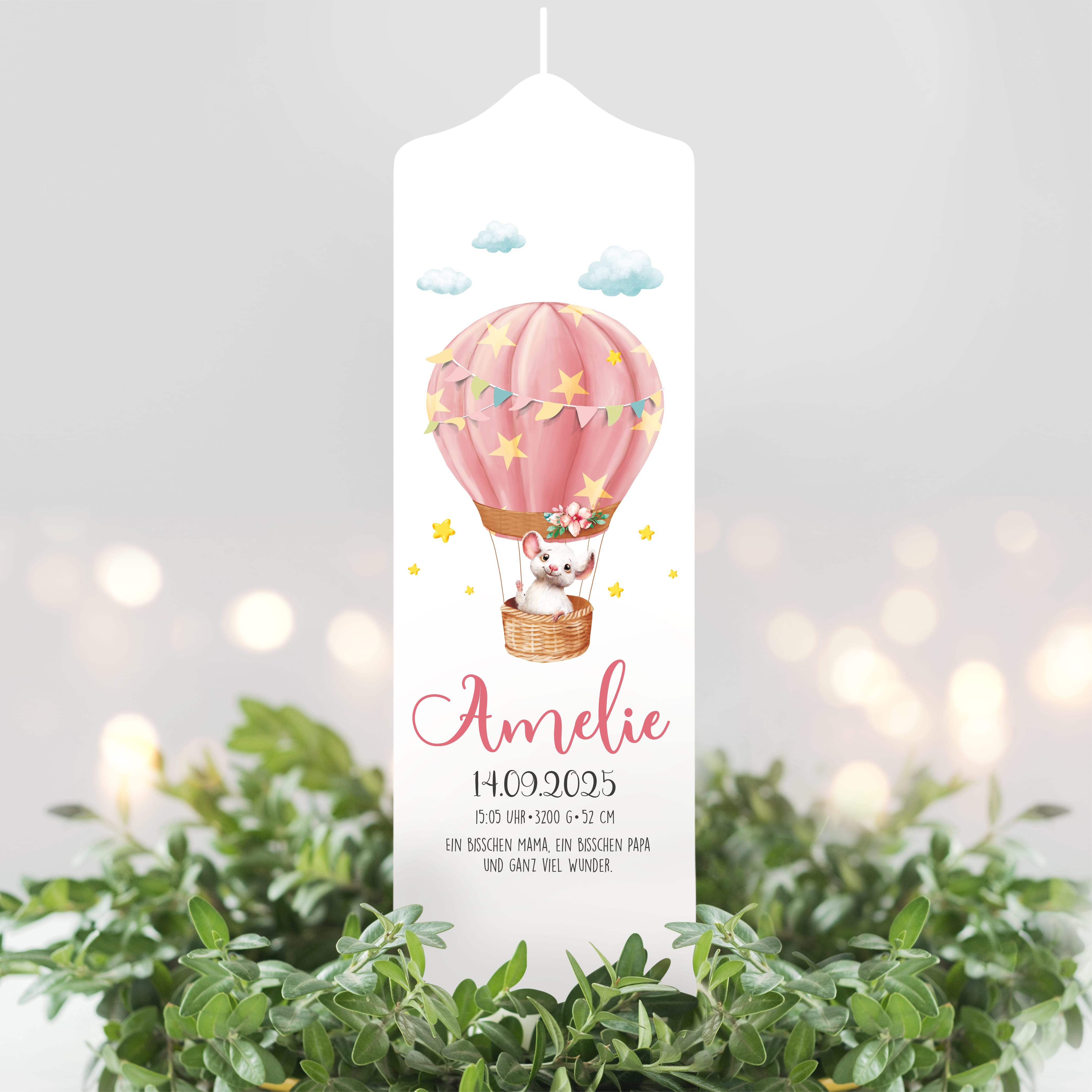 Auf dem Bild ist das Produkt: Taufkerze oder Kerze zur Geburt Mädchen mit Maus im Heißluftballon pastell mit Namen Datum Uhrzeit Gewicht zum Preis von €5.90 abgebildet.