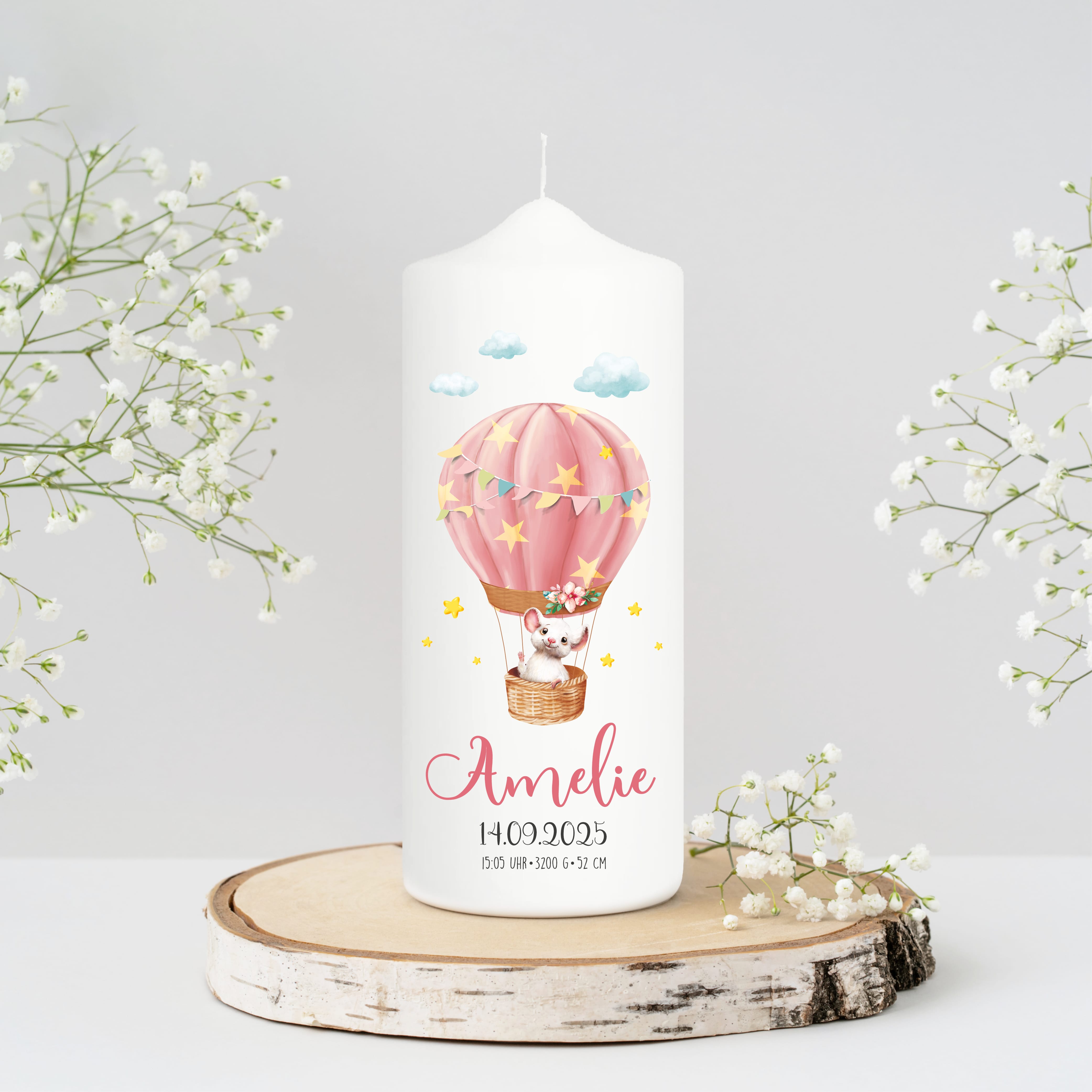 Auf dem Bild ist das Produkt: Taufkerze oder Kerze zur Geburt Mädchen mit Maus im Heißluftballon pastell mit Namen Datum Uhrzeit Gewicht zum Preis von €5.90 abgebildet.
