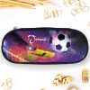 Auf dem Bild ist das Produkt: Personalisierte Federtasche Stiftebox Schlampermäppchen Fußball und Fußballschuh Wunschname Einschulung Schule zum Preis von €19.9 abgebildet.