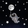 Auf dem Bild ist das Produkt: Leuchtaufkleber schwebender Astronaut Mond Weltall, leuchtende und fluoreszierende Sterne, leuchten im Dunklen zum Preis von €16.9 abgebildet.