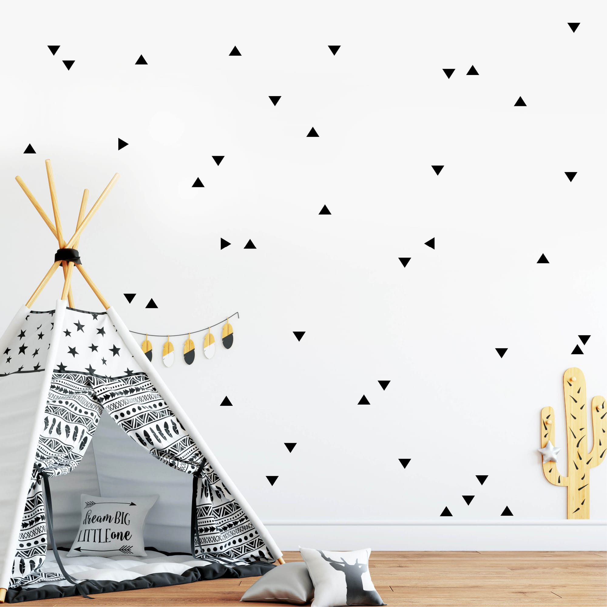 Auf dem Bild ist das Produkt: Wandtattoo Aufkleber Sticker Deko Dreiecke – 50 Stück im Set Wanddekoration zum Preis von €9.9 abgebildet.