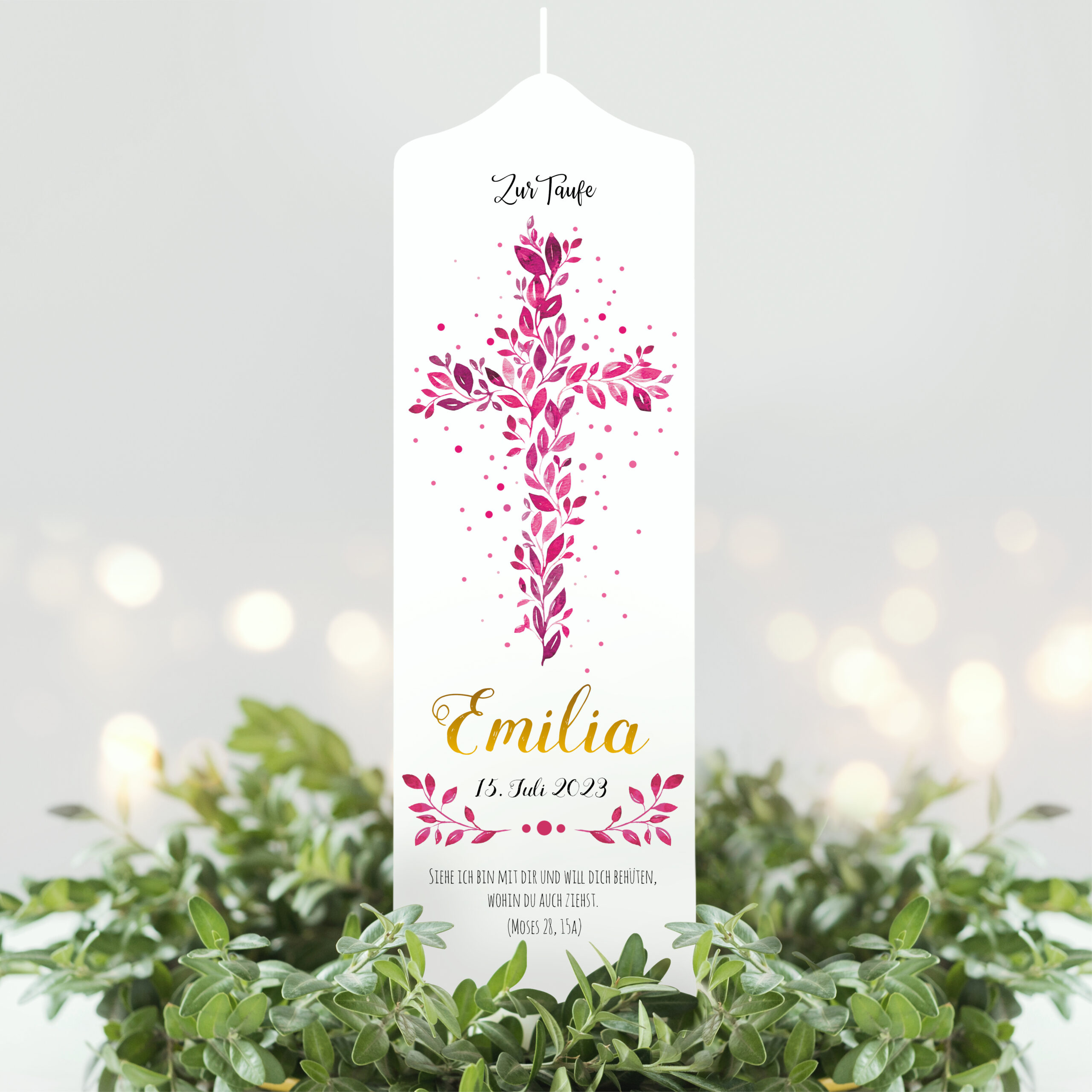 Auf dem Bild ist das Produkt: Taufkerze Junge Mädchen Baum Heiliges Kreuz pinke Blätter Kerze zur Taufe mit Namen, Datum und eigenem, vorgegebenem oder keinem Taufspruch zum Preis von €5.90 abgebildet.