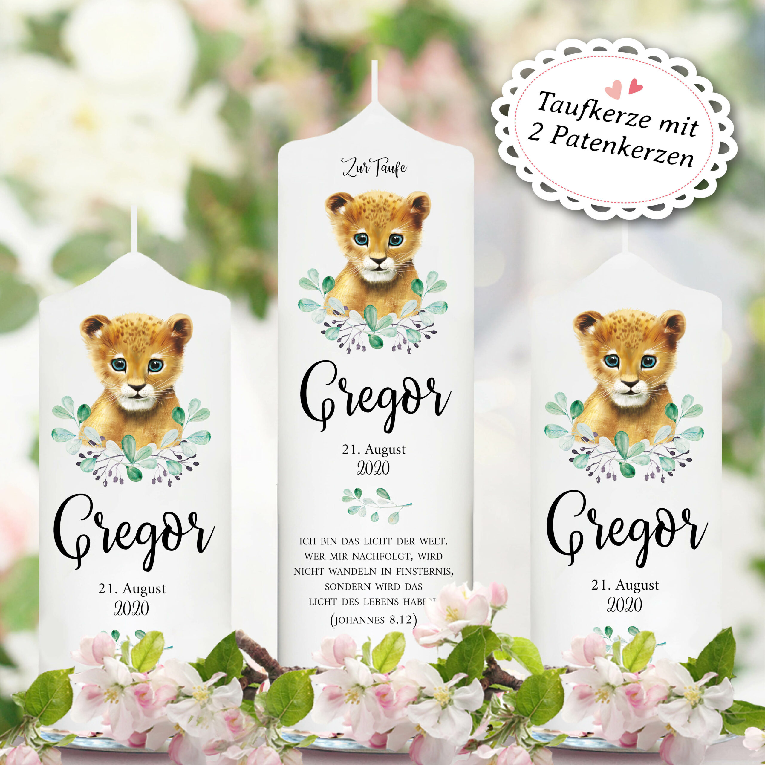 Auf dem Bild ist das Produkt: Taufkerze Junge Mädchen Löwe Baby Kerze zur Taufe mit Namen, Datum und eigenem, vorgegebenem oder keinem Taufspruch zum Preis von €5.9 abgebildet.