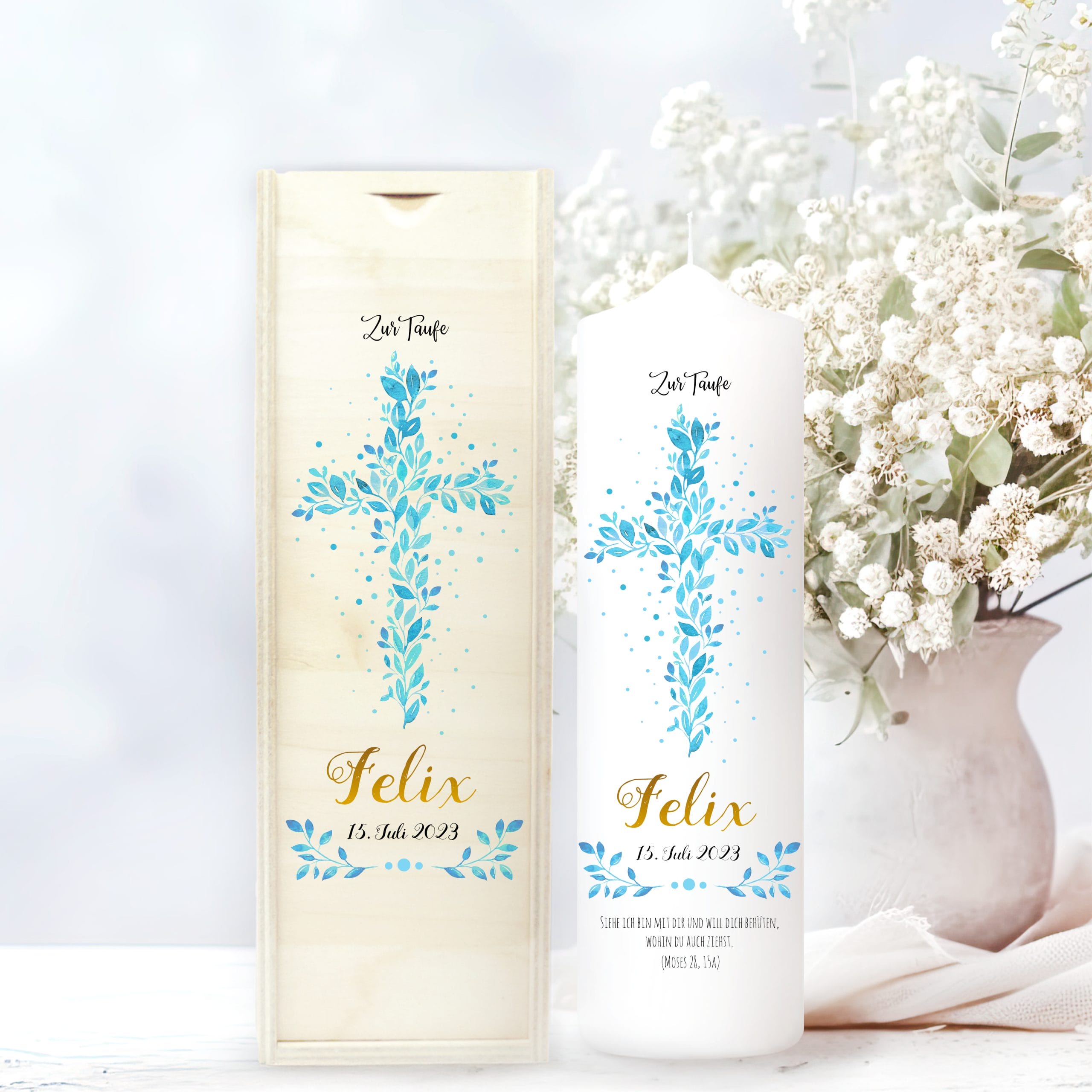 Taufkerze Junge Mädchen Baum Heiliges Kreuz blaue Blätter Kerze zur Taufe mit Namen, Datum und optionalen Taufspruch Jesuskreuz