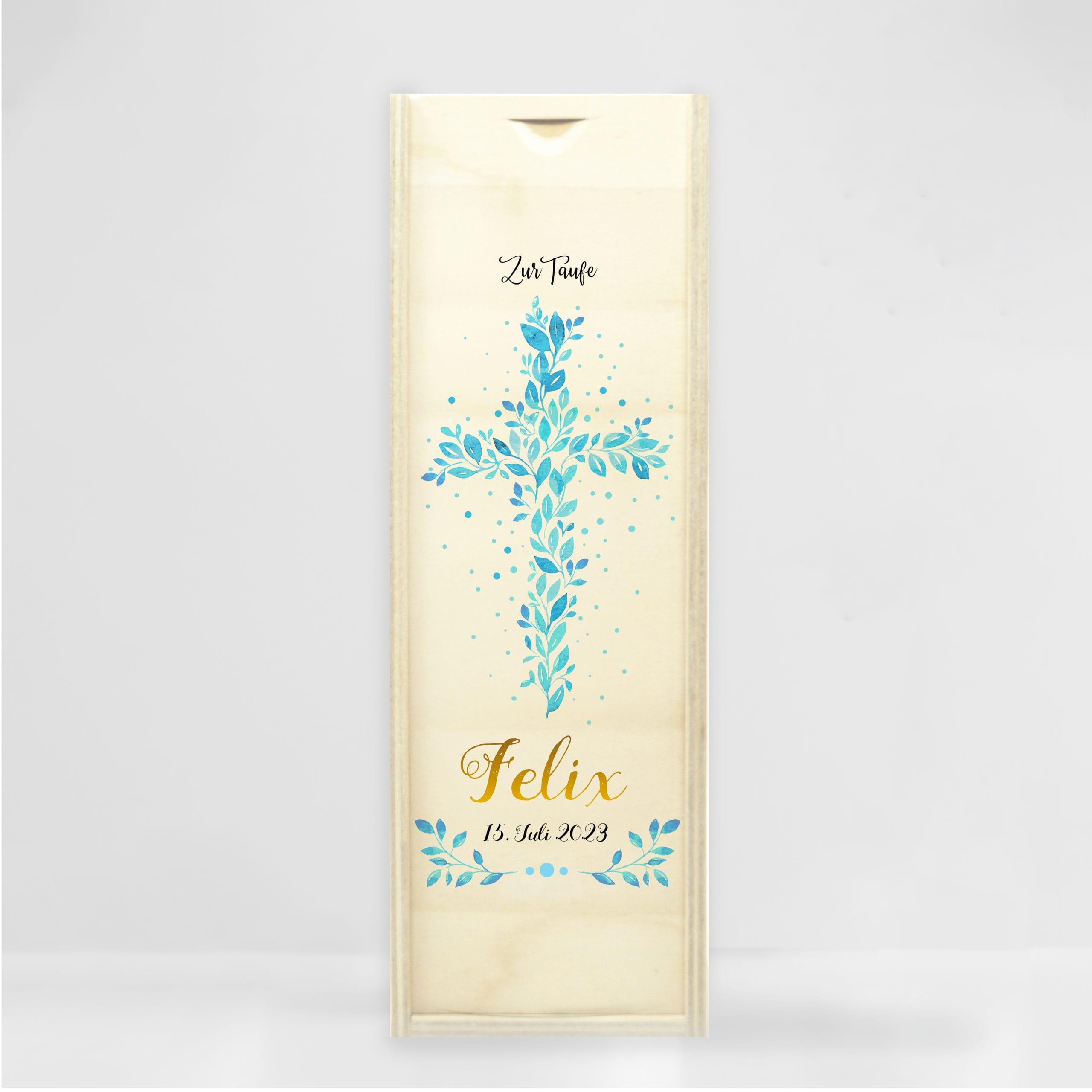 Auf dem Bild ist das Produkt: Taufkerze Junge Mädchen Baum Heiliges Kreuz blaue Blätter Kerze zur Taufe mit Namen, Datum und optionalen Taufspruch Jesuskreuz zum Preis von €5.90 abgebildet.