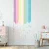 Auf dem Bild ist das Produkt: Wandtattoo Regenbogen Sticker Tropfen Deko Kinderzimmer Mädchen Junge bunt Pastellfarben Wandaufkleber zum Preis von €29.9 abgebildet.