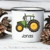 Auf dem Bild ist das Produkt: Campingbecher Emaille mit einem grünen Traktor Trecker personalisiert mit Wunschname Geschenk Junge zum Preis von €18.90 abgebildet.