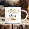 Auf dem Bild ist das Produkt: Emaille Becher Herbstblätter und Eicheln Herbst Geschenk personalisiert mit Wunschname zum Preis von €18.9 abgebildet.