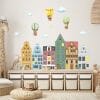 Auf dem Bild ist das Produkt: Wandtattoo Kinderzimmer Häuser Hansehäuser und Heißluftballons mit Tieren Dekoration Babyzimmer zum Preis von €45.9 abgebildet.