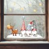 Fensterbild Winter Weihnachten Elch mit Zwergen Schlitten winterliche Fensterdeko wiederverwendbar Auf dem Bild ist das Produkt: Fensterbild Winter Weihnachten Elch mit Zwergen Schlitten winterliche Fensterdeko wiederverwendbar zum Preis von €13.90 abgebildet.