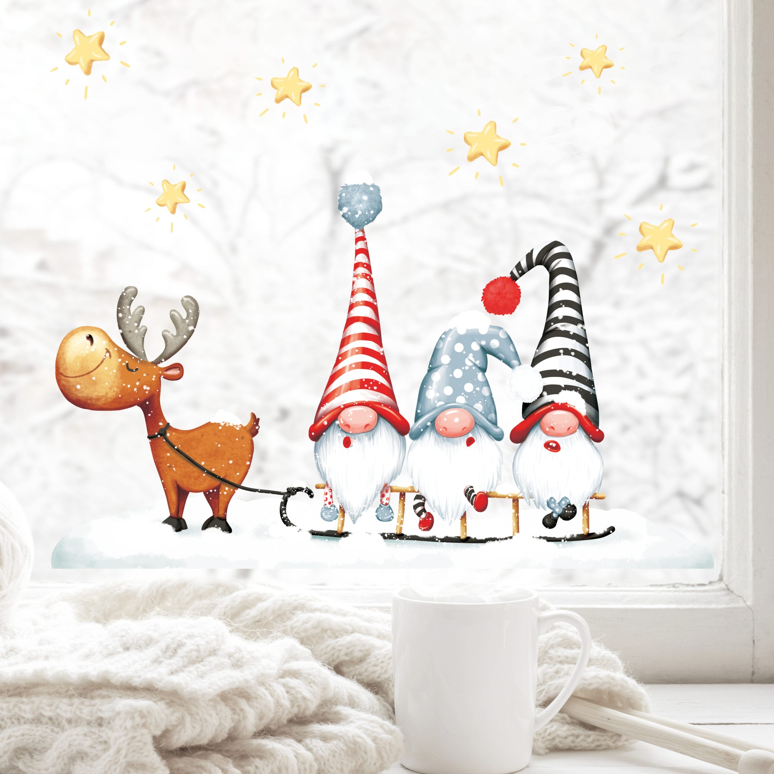 Auf dem Bild ist das Produkt: Fensterbild Winter Weihnachten Elch mit Zwergen Schlitten winterliche Fensterdeko wiederverwendbar zum Preis von €13.90 abgebildet.