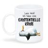 Tasse bedruckt Möwe Lass mich. Ich habe eine existenzielle Krise Becher lustiger Spruch maritim Auf dem Bild ist das Produkt: Tasse bedruckt Möwe Lass mich. Ich habe eine existenzielle Krise Becher lustiger Spruch maritim zum Preis von €16.9 abgebildet.