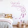 Wandtattoo Never Stop Dreaming mit Traumfänger, Sterne und Federn Wandbild Wanddeko Auf dem Bild ist das Produkt: Wandtattoo Never Stop Dreaming mit Traumfänger, Sterne und Federn Wandbild Wanddeko zum Preis von €19.9 abgebildet.
