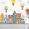 Auf dem Bild ist das Produkt: Fensterbild Häuserreihe Hansehäuser mit Heißluftballons Fensterdeko Kinderzimmer Kind zum Preis von €13.90 abgebildet.