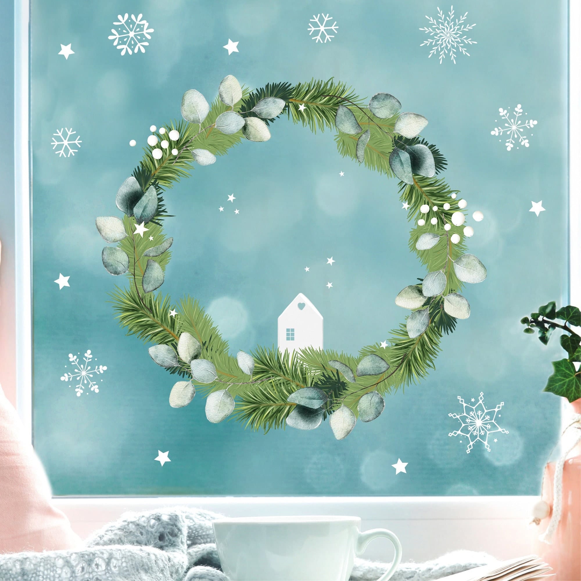 Fensterbild Weihnachten Weihnachtskranz Eukalyptus Deko Winter Schneeflocken Stern Holzoptik Fensteraufkleber wiederverwendbar