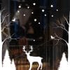 Auf dem Bild ist das Produkt: Fensterbild Weihnachten Winter weißer Hirsch mit Bäumen Fensteraufkleber Weihnachtsdekoration wiederverwendbar zum Preis von €13.90 abgebildet.