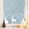 Auf dem Bild ist das Produkt: Fensterbild Weihnachten Winter weißer Hirsch mit Bäumen Fensteraufkleber Weihnachtsdekoration wiederverwendbar zum Preis von €13.90 abgebildet.
