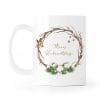 Auf dem Bild ist das Produkt: Weihnachtstasse Kranz Baumwolle mit Wunschnamen, Weihnachtskranz, personalisiertes Geschenk Geburtstag Kaffeetasse zum Preis von €18.9 abgebildet.