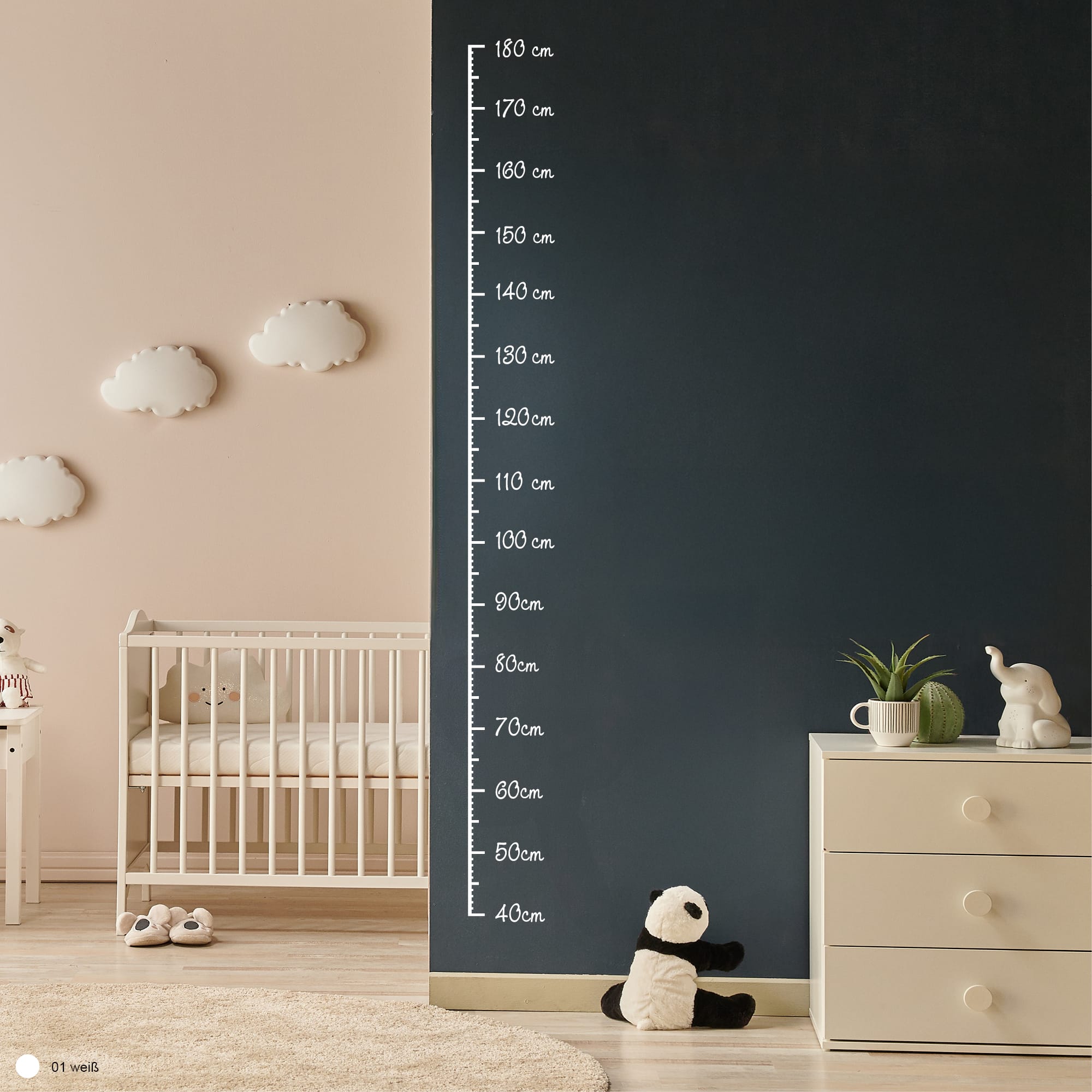 Auf dem Bild ist das Produkt: Wandtattoo Kinderzimmer Messlatte Maßband 40 – 180 cm ohne Hintergrundfolie Wandsticker, 1 cm Abstand zum Preis von €15.9 abgebildet.