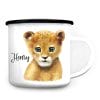 Emaille Campingbecher Kindertasse Löwe Lion Löwenkind personalisiert mit Wunschnamen Geschenk Geburtstag Auf dem Bild ist das Produkt: Emaille Campingbecher Kindertasse Löwe Lion Löwenkind personalisiert mit Wunschnamen Geschenk Geburtstag zum Preis von €18.9 abgebildet.