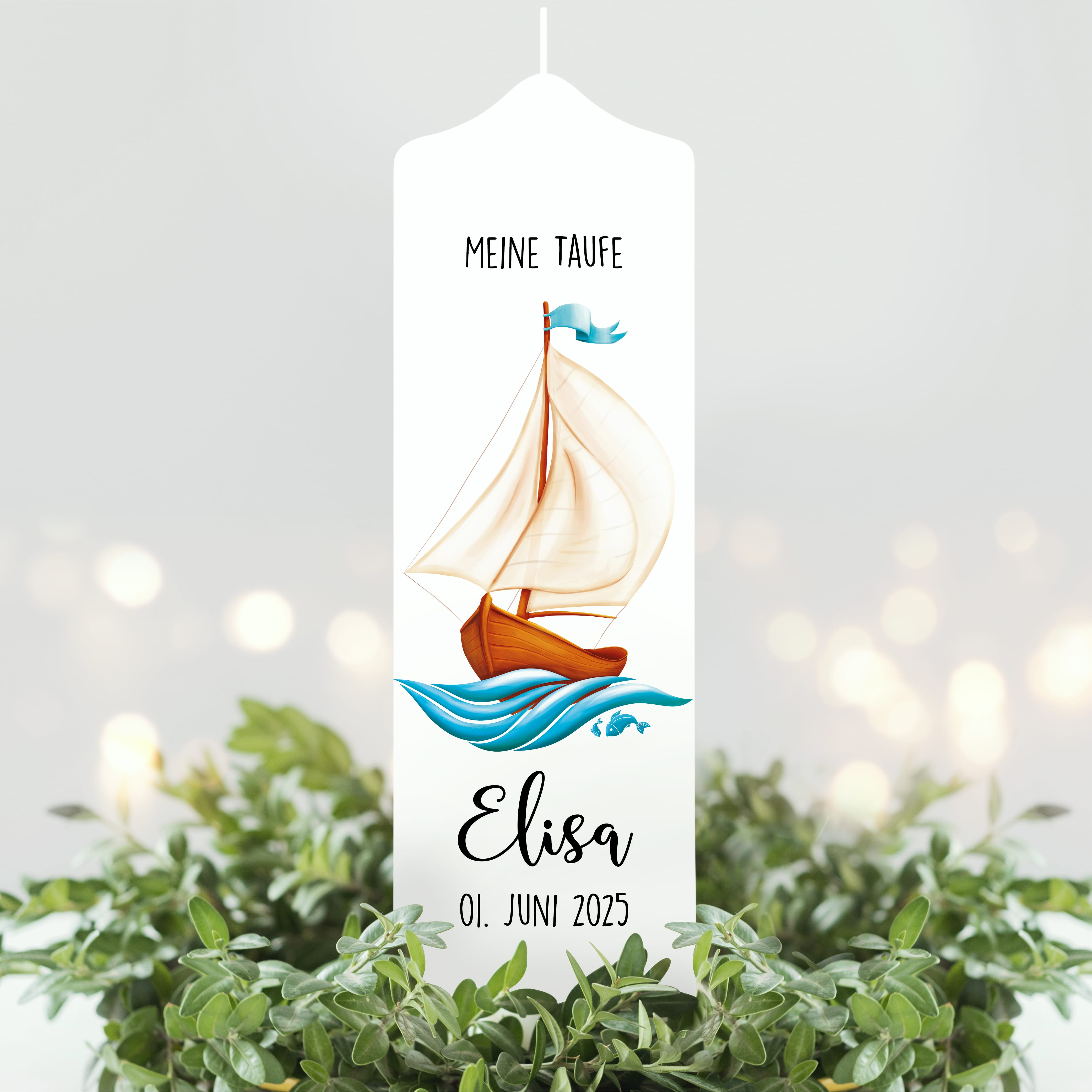 Auf dem Bild ist das Produkt: Taufkerze Segelboot Schiff Junge Mädchen Boot Name Datum Taufspruch Kerze zur Taufe Meer zum Preis von €6.4 abgebildet.