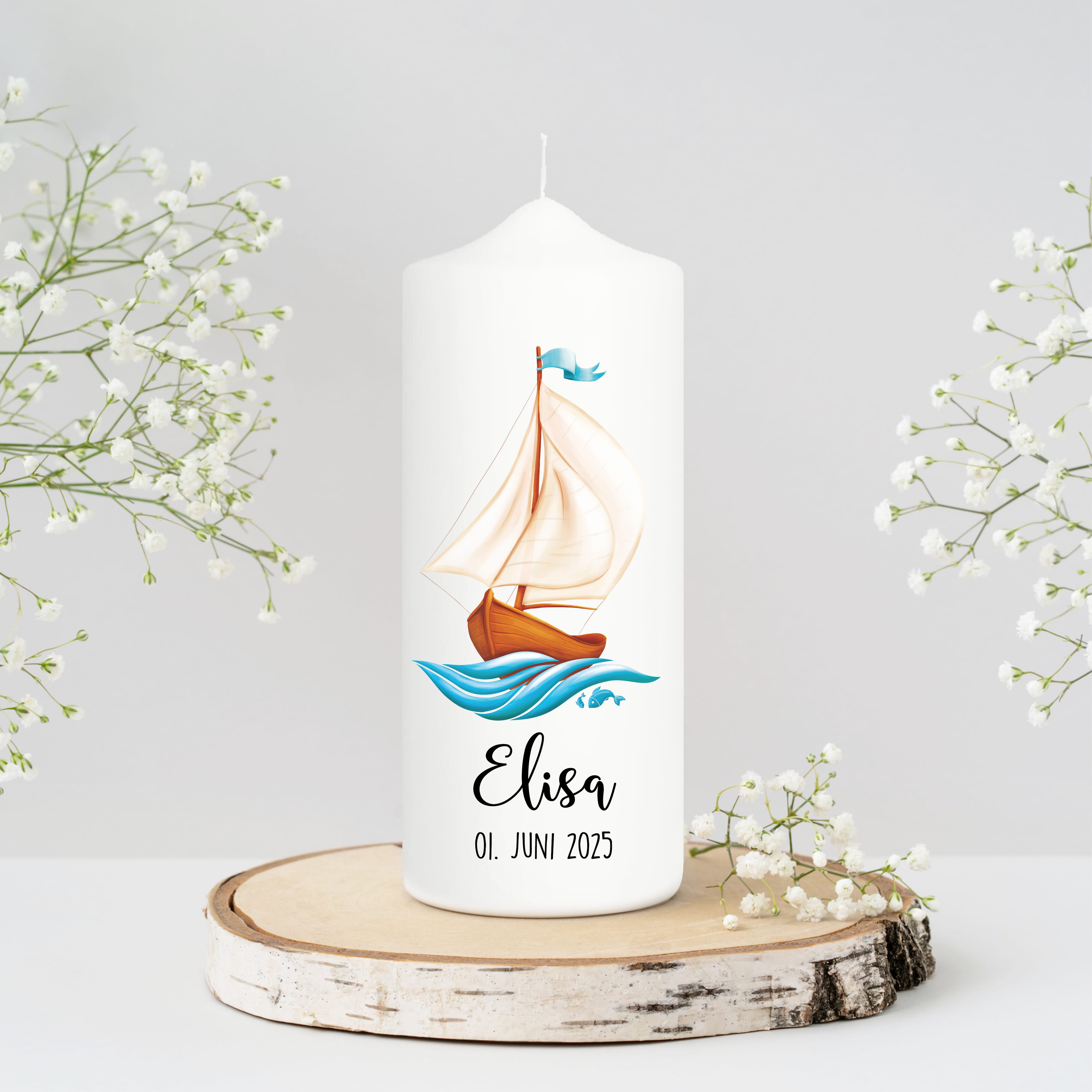 Auf dem Bild ist das Produkt: Taufkerze Segelboot Schiff Junge Mädchen Boot Name Datum Taufspruch Kerze zur Taufe Meer zum Preis von €6.4 abgebildet.