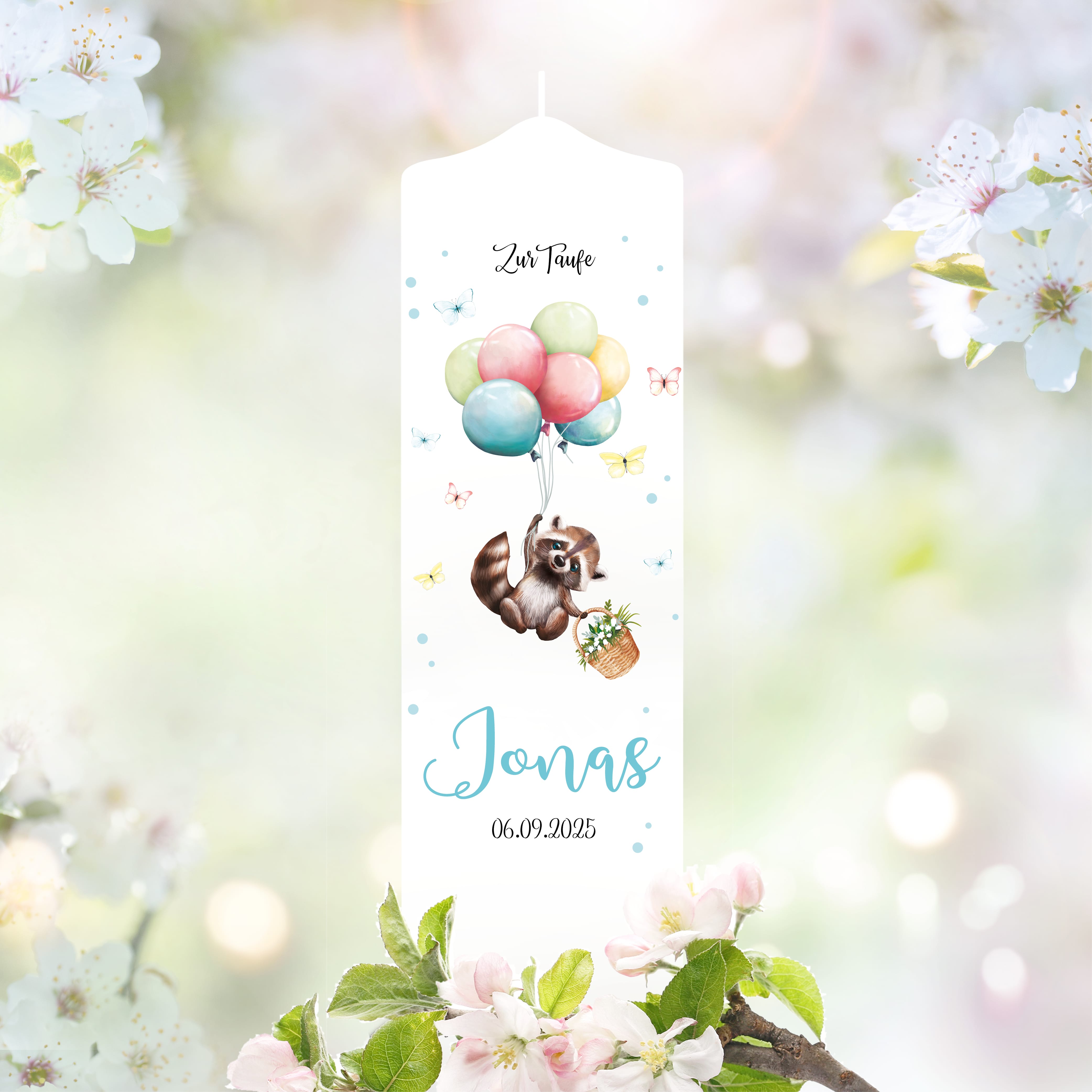 Auf dem Bild ist das Produkt: Taufkerze Junge Mädchen Baby Waschbär Ballon personalisierte Kerze zur Taufe mit Namen, Datum und eigenem, vorgegebenem oder keinem Taufspruch zum Preis von €6.4 abgebildet.