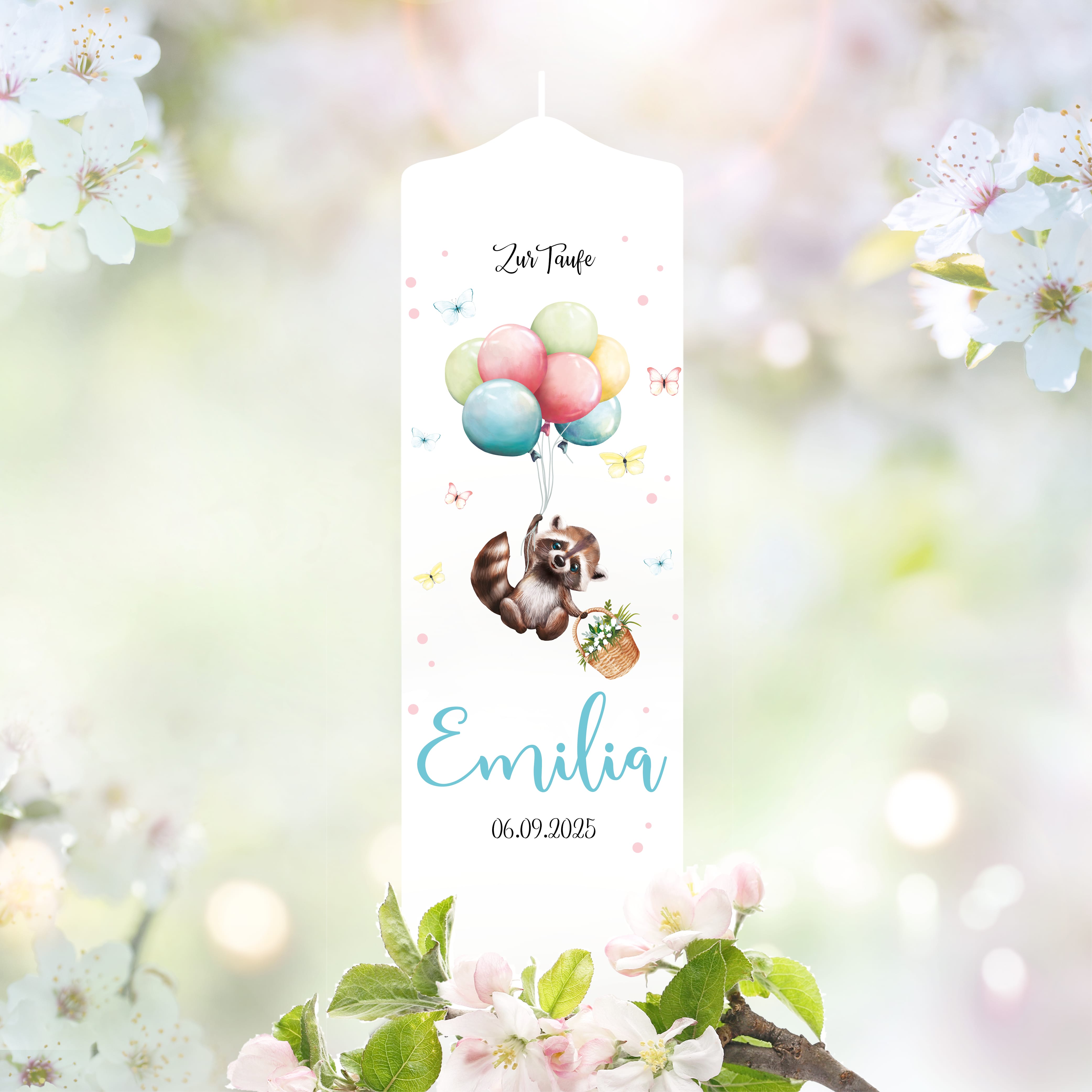 Auf dem Bild ist das Produkt: Taufkerze Junge Mädchen Baby Waschbär Ballon personalisierte Kerze zur Taufe mit Namen, Datum und eigenem, vorgegebenem oder keinem Taufspruch zum Preis von €6.4 abgebildet.