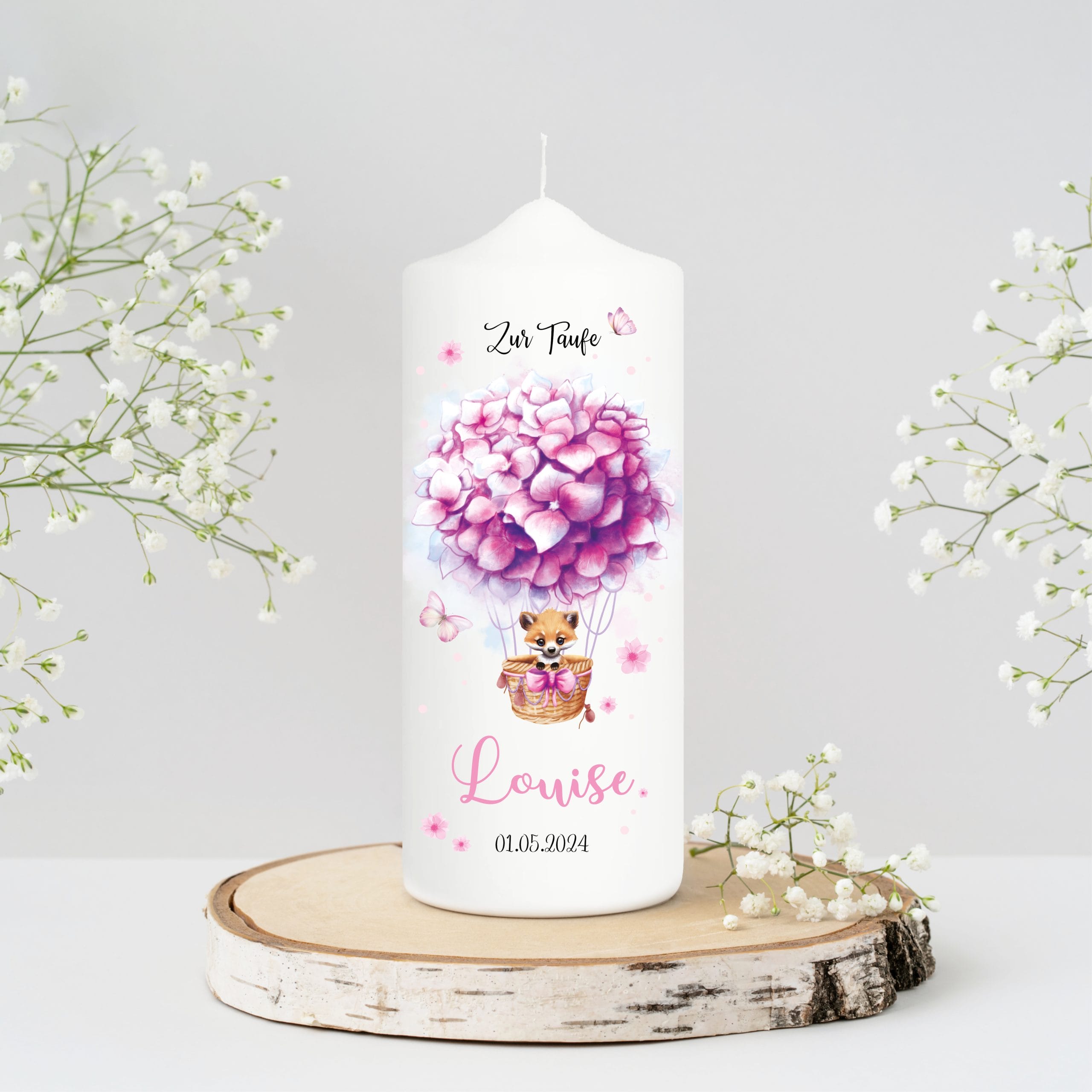 Auf dem Bild ist das Produkt: Taufkerze Junge Mädchen Heißluftballon Fuchs Blumen bedruckt personalisiert Kerze Kind Kirche zum Preis von €6.40 abgebildet.