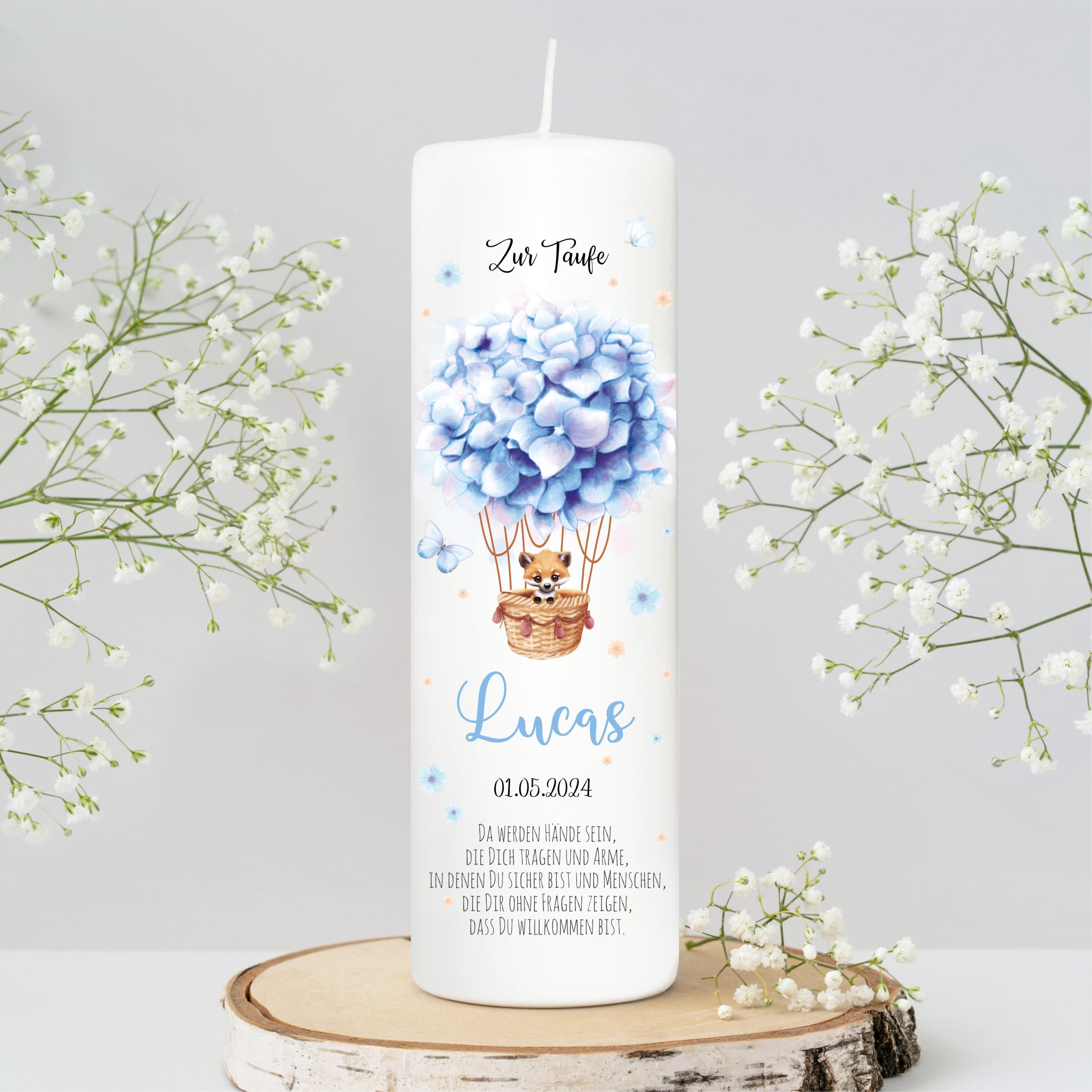 Auf dem Bild ist das Produkt: Taufkerze Junge Mädchen Heißluftballon Fuchs Blumen bedruckt personalisiert Kerze Kind Kirche zum Preis von €6.40 abgebildet.